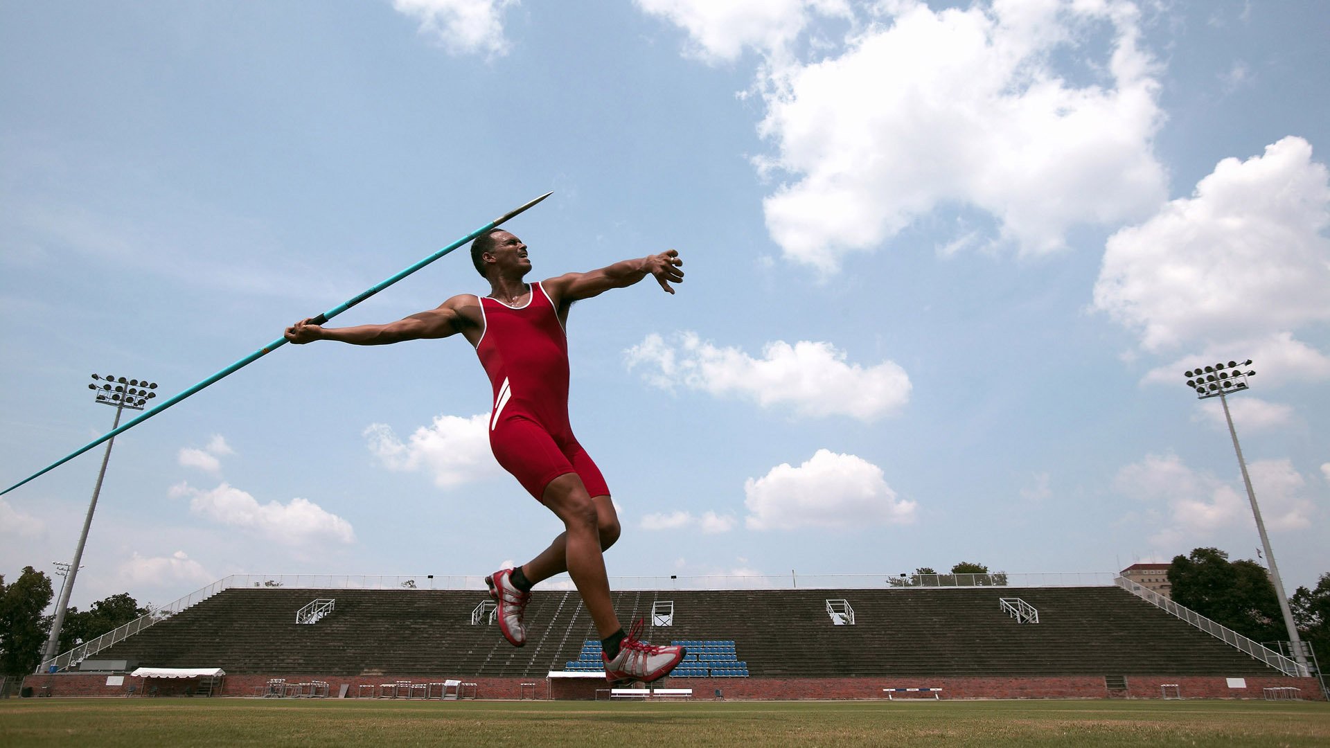 “胡利安·门德斯的突破与传球，助阿根廷美洲狮队攻守兼备”