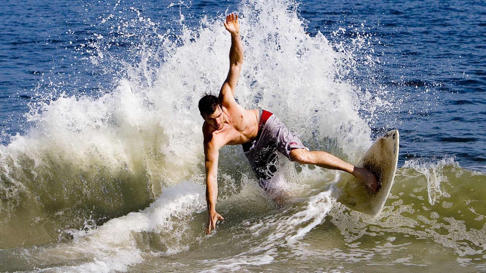 萨尔瓦多男篮在中美洲锦标赛中拼搏奋战，迈向新高度